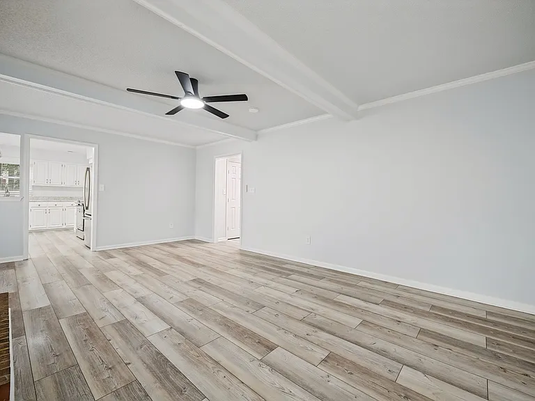 809 Bishop Ct — Photo 14