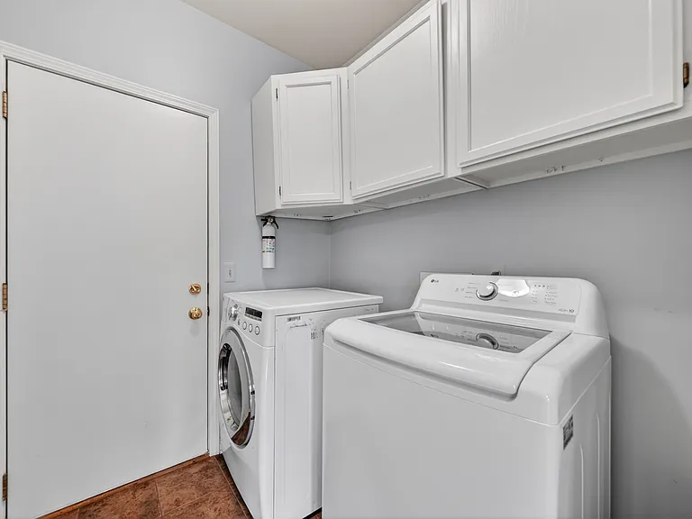 3141 Bridlewood Dr — Photo 32
