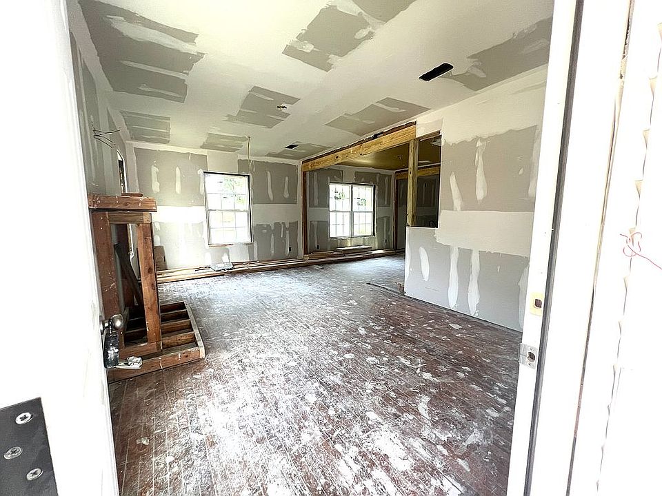 2nd image of 2306 E Colorado St