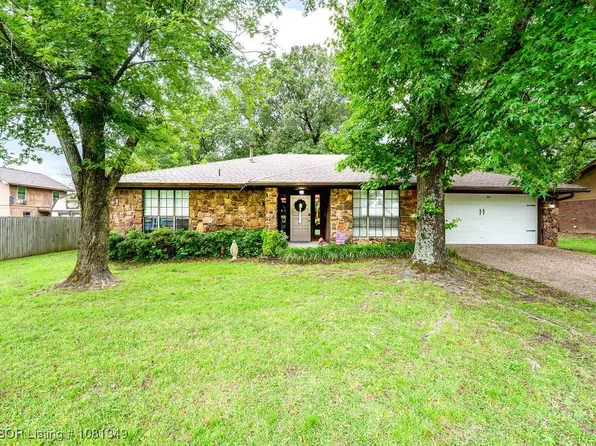 1810 Brooken Hill Dr, Fort Smith, AR 72908