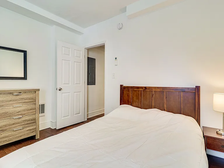409 Constitution Ave NE #6 — Photo 8