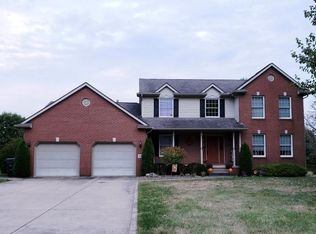 5504 Oakridge Dr, Louisville, OH 44641