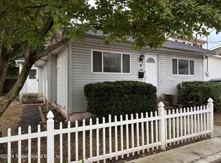 44 Milbank Rd, Staten Island, NY 10306