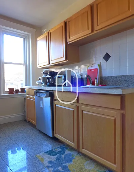 199 Strathmore Rd #6 — Photo 5