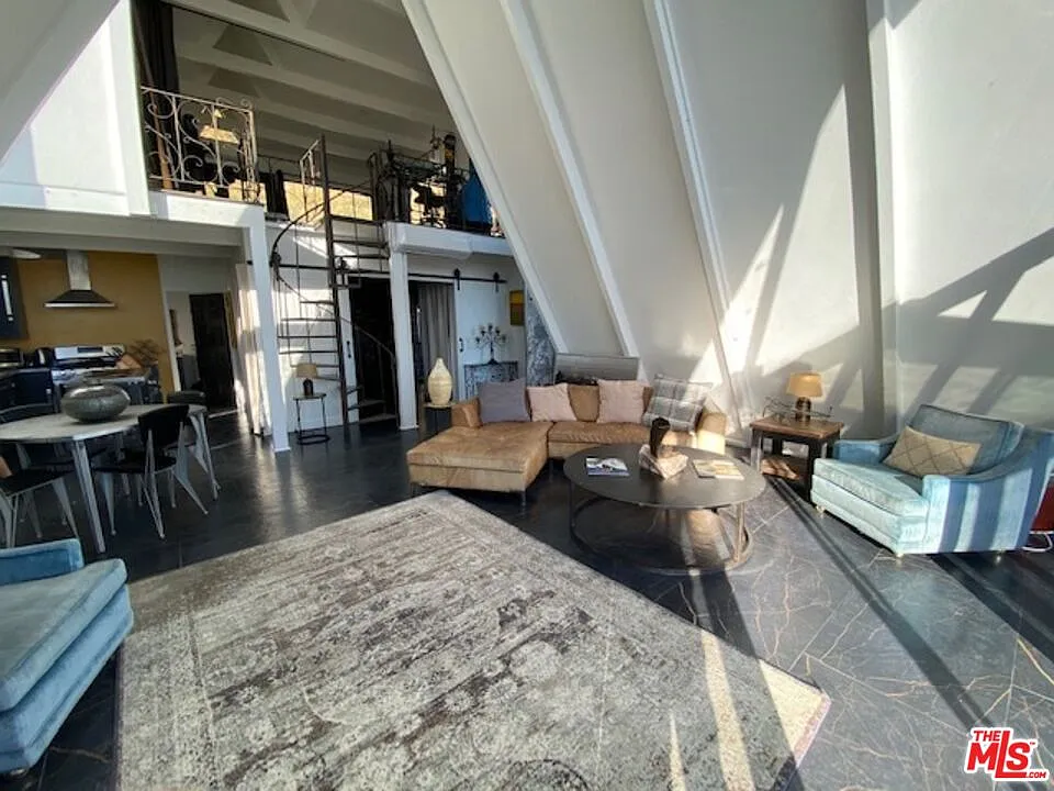 2 bed, 2.0 bath, 1464 sqft, $11,500 — Photo 3