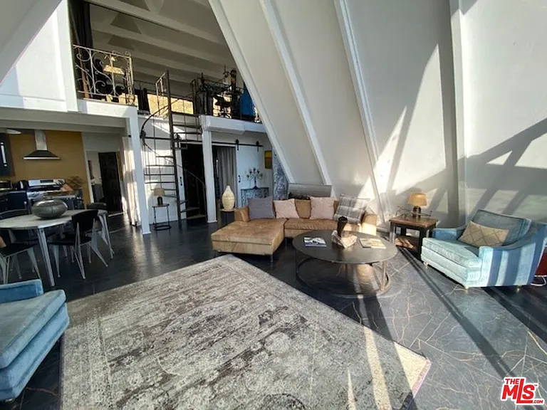 2144 Sunset Plaza Dr — Photo 3