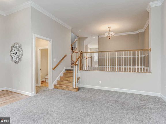 5th image of 710 Vestal St