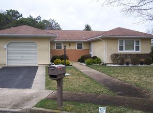 8 Point Blanche Ct, Toms River, NJ 08757