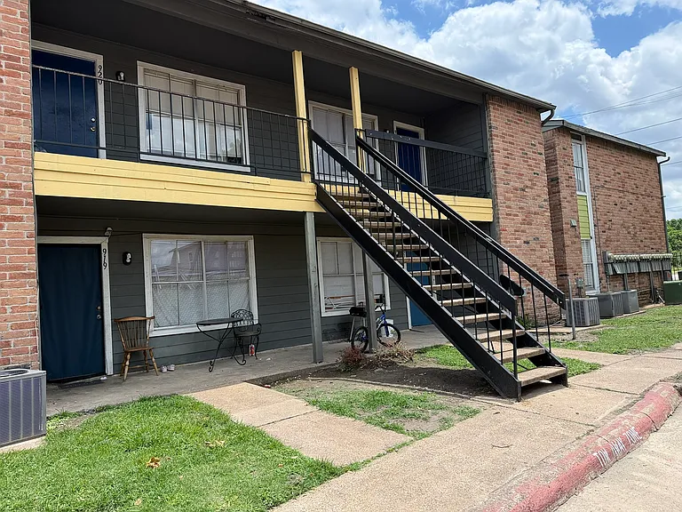 Villa Nueva Apartments — Photo 12