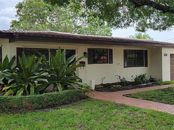 2nd image of 14400 Lake Crescent Pl