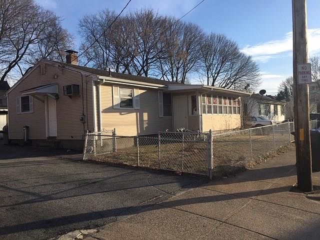 2nd image of 74 Valley St