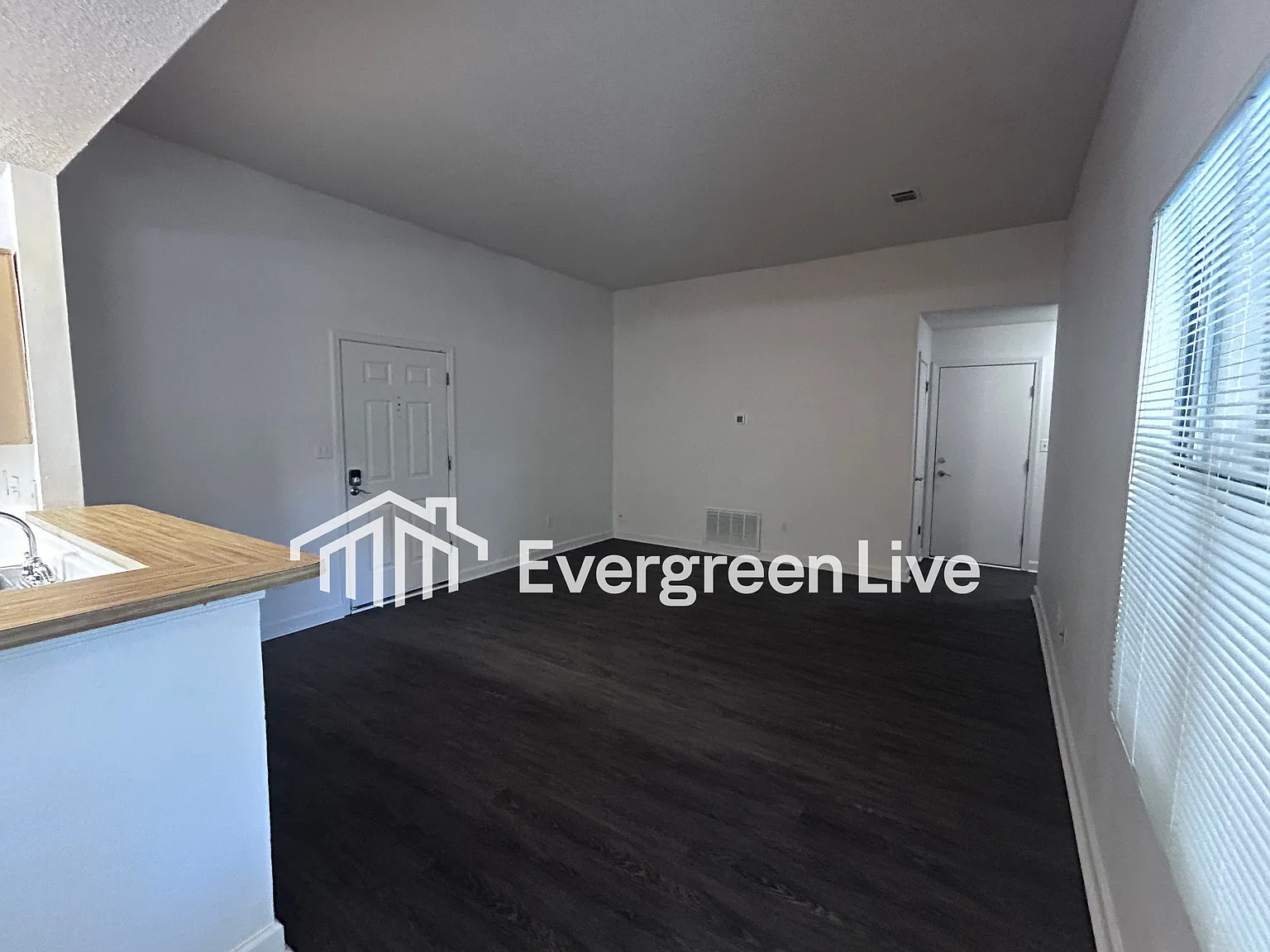 2 bed, 1.0 bath, 1249 sqft, $1,345 — Photo 3