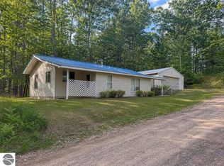 14054 Pointe Rd, Atlanta, MI 49709