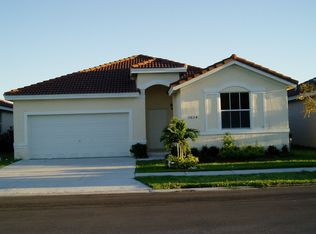 7824 NW 197th St, Hialeah, FL 33015