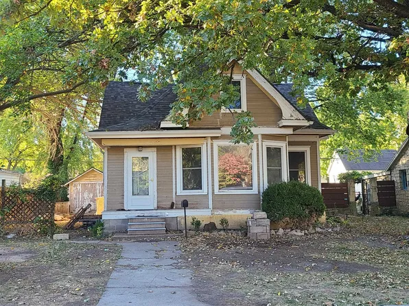1007 E 8th Ave, Winfield, KS 67156