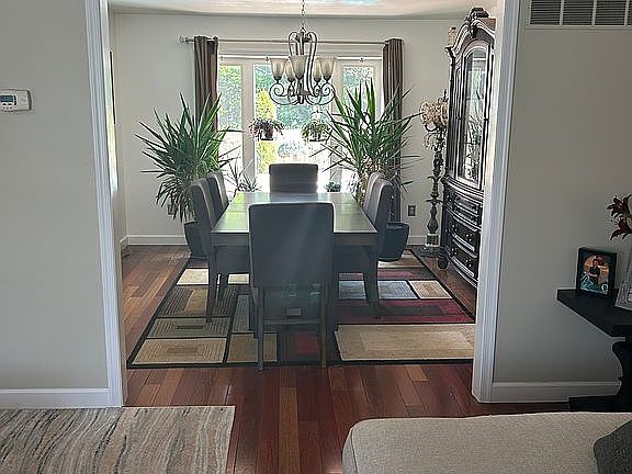 5th image of 110 Eastview Cir