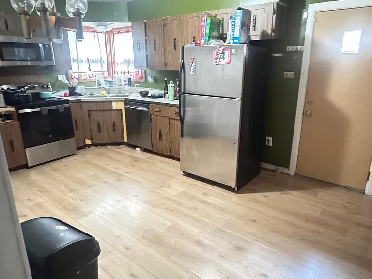 9318 S Lowe Ave — Photo 5