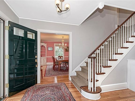 5th image of 191 Soundview Ave