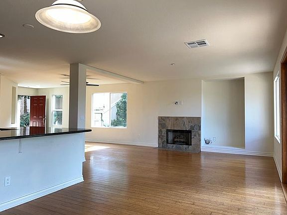 3rd image of 1753 Creekside Ln