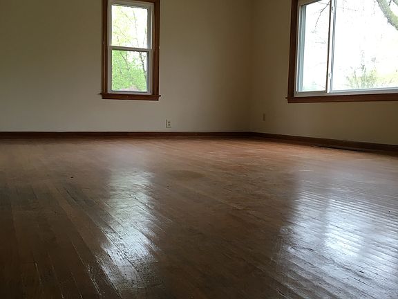 3rd image of 521 E Moneta Ave