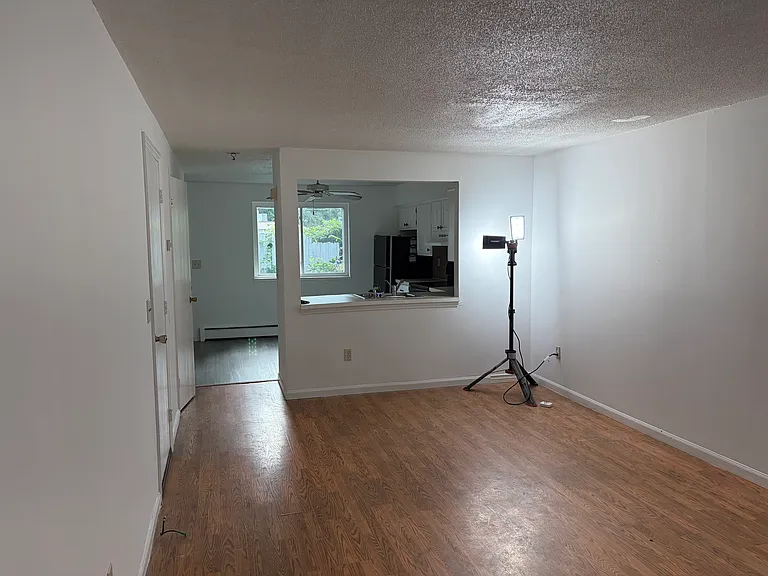 667 Hill St #5 — Photo 8