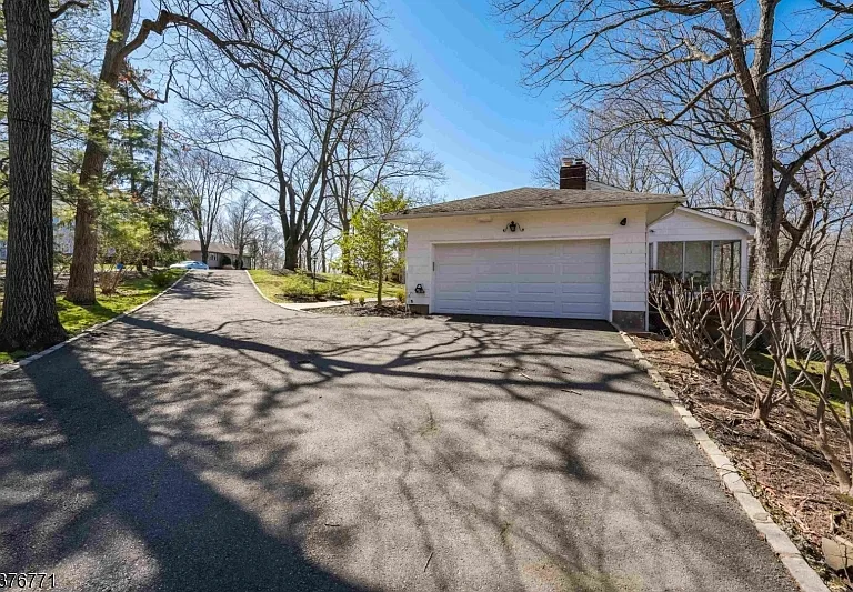 17 Oxford Dr — Photo 29