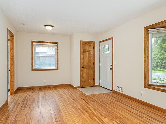 3rd image of 11603 Yukon St NW