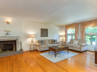 8900 Charred Oak Dr, Bethesda, MD 20817