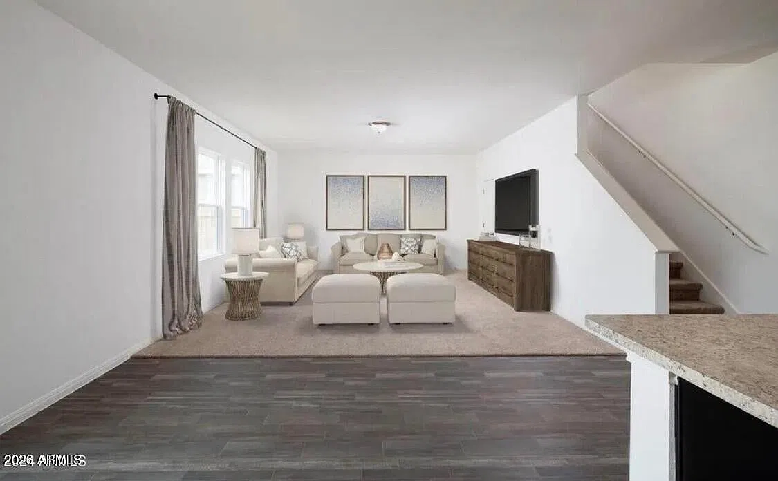 5 bed, 2.5 bath, 2338 sqft, $2,600 — Photo 3