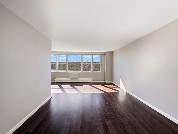 2nd image of 5700 Arlington Ave APT 10O