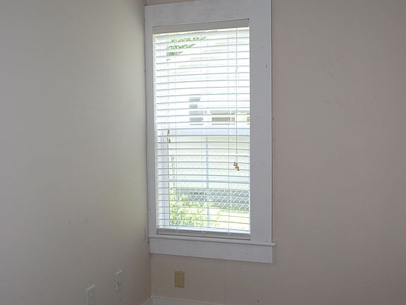 4th image of 3004 E Ash St