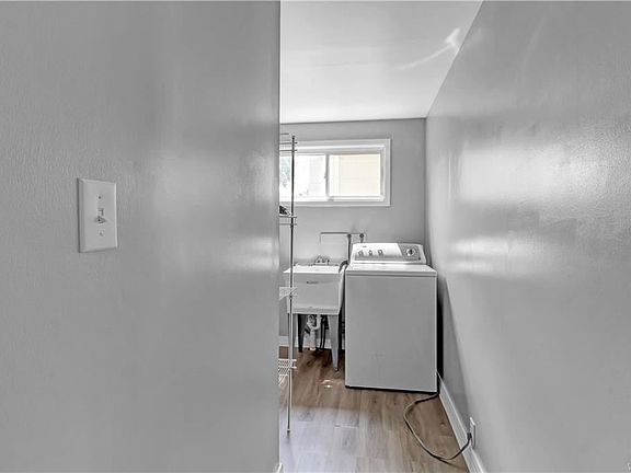 4th image of 60 Angela Ln