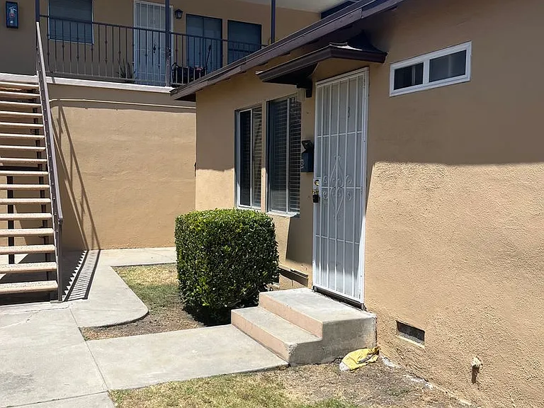 305 E Colorado Blvd — Photo 7