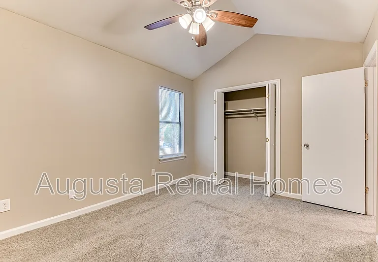 137 Chalet North Ct — Photo 25