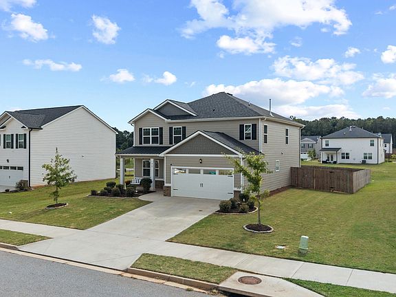 3rd image of 915 Graham Campbell Ln