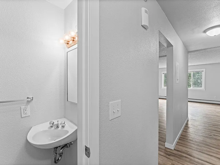 470 Dailey Ave — Photo 17