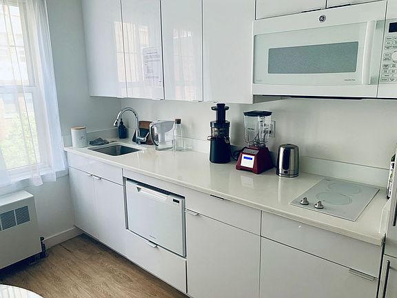 2nd image of 166 W 75th St APT 501