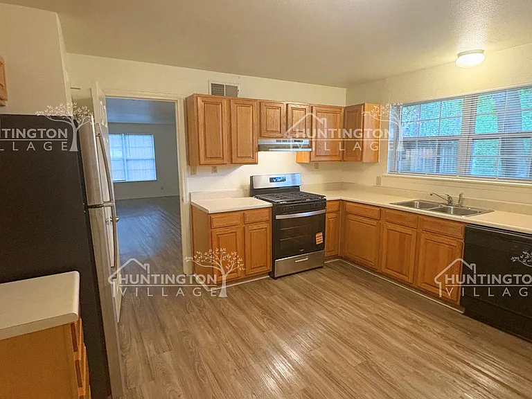1003 Brookley Ave — Photo 4