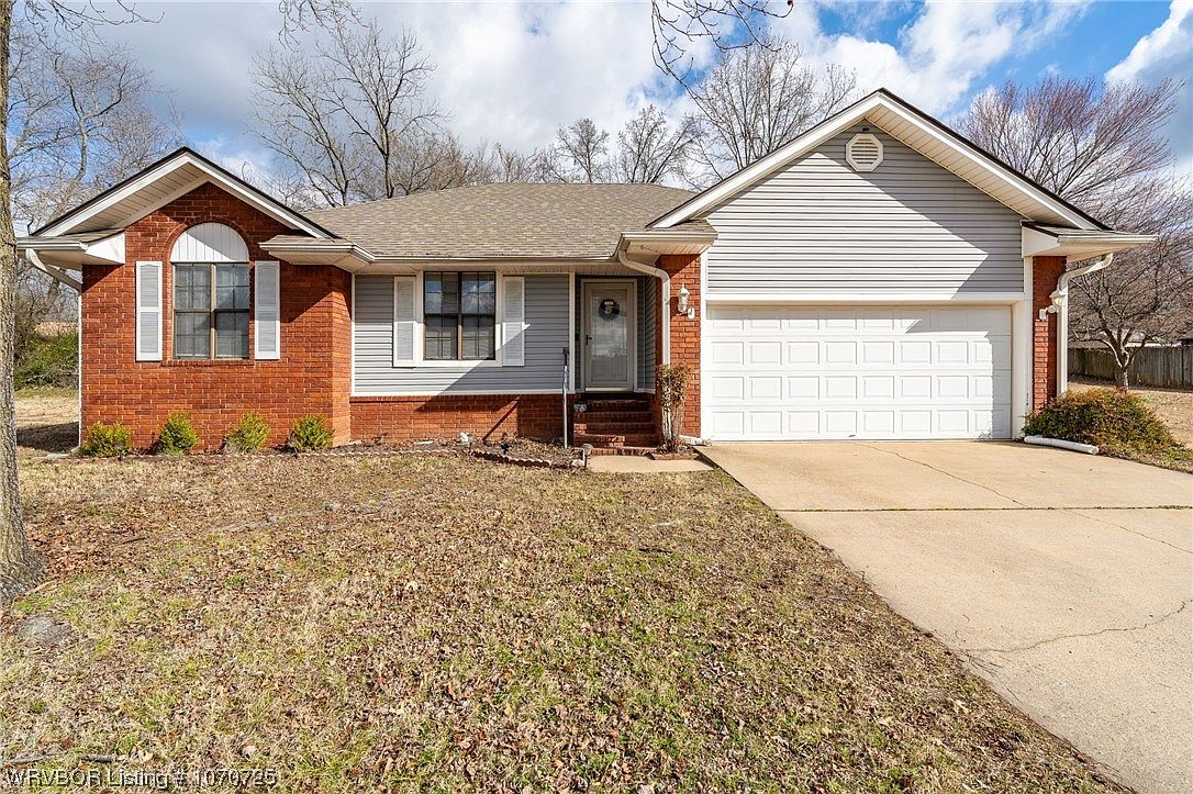 1104 J Cir, Barling, AR 72923 Zillow