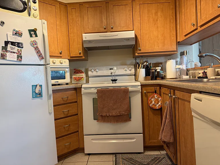 Full kitchen with lots of storage space