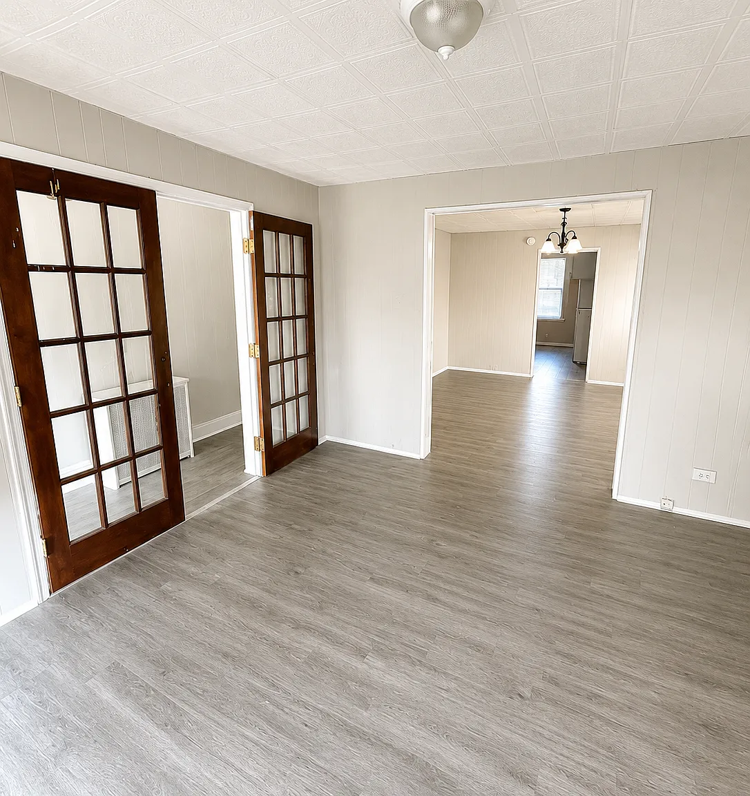 5 bed, 1900 sqft, $1,800 — Photo 3