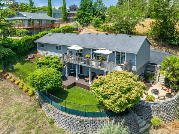 441 NW Galaxy Dr, Winston, OR 97496