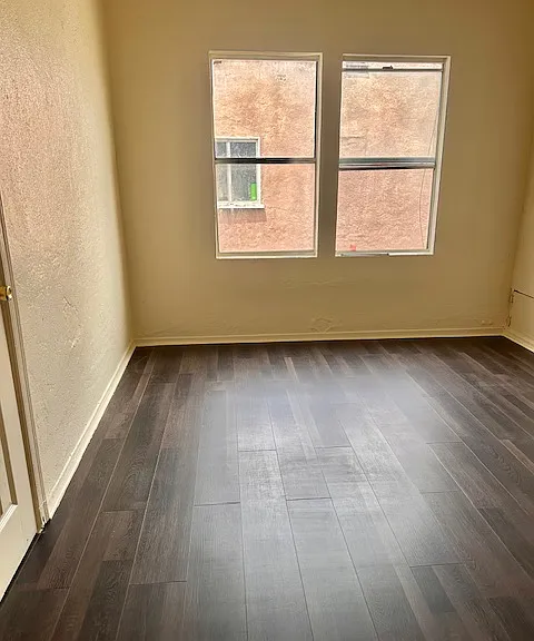 325 W 84th Pl #9 — Photo 3