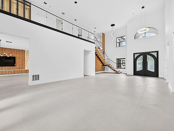 4th image of 17585 Middlebrook Way