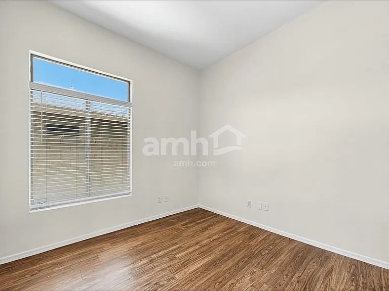 9435 W Pierson St — Photo 13