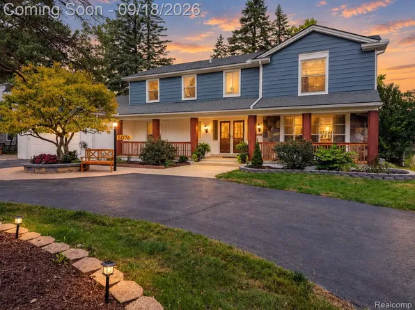 5076 Watergate Rd, West Bloomfield, MI 48323