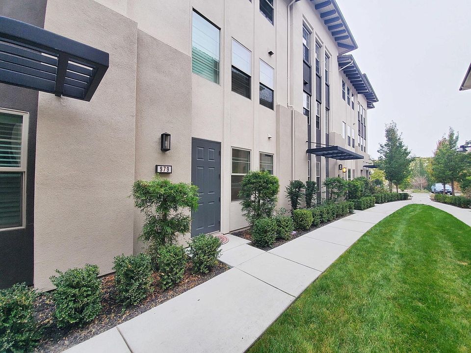1st image of 979 Elderflower Pl