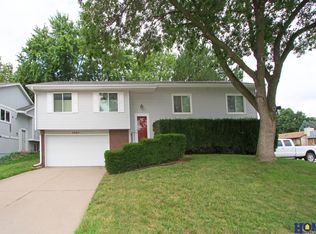 5803 Briar Rosa Dr, Lincoln, NE 68516