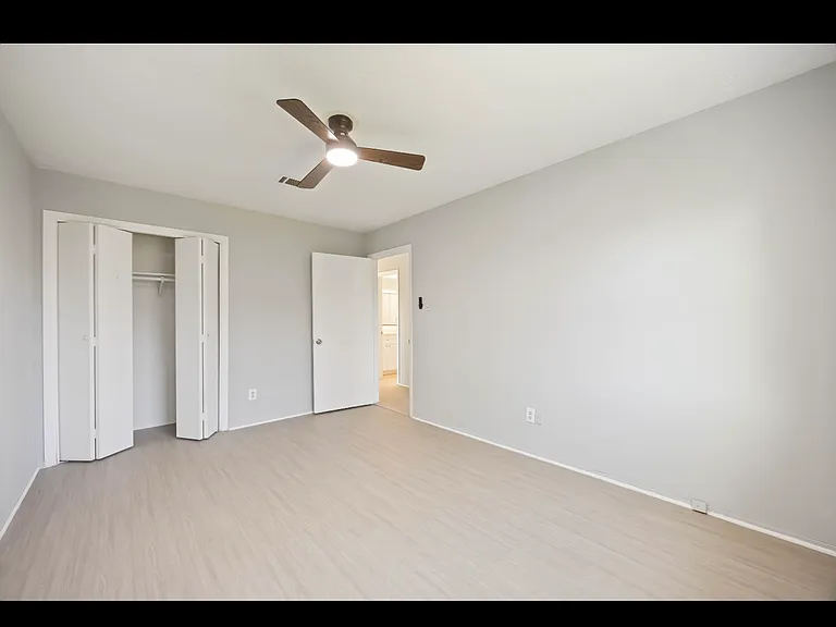 2302 Green Knoll Dr — Photo 22