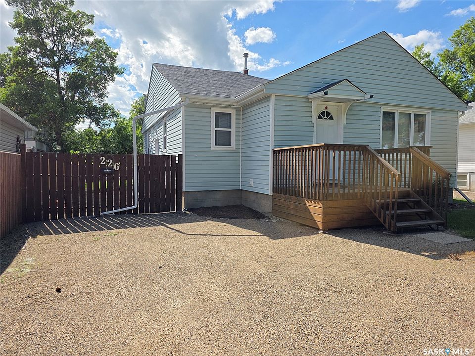 1st image of 226 9th Avenue NE